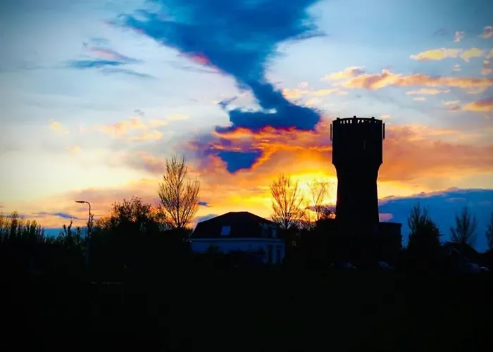 アパート Boven In De Watertoren Met Dakterras Strijen